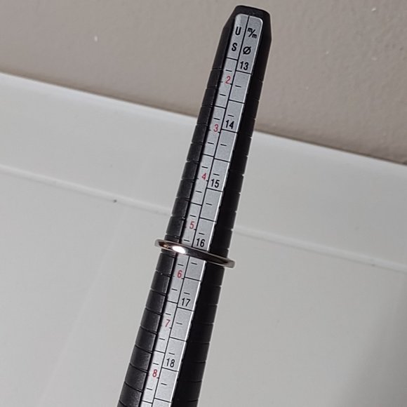 Cute Size 5.5 Crown Ring - Picture 10 of 10